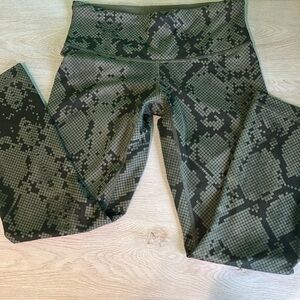 Lululemon capri leggings size 4